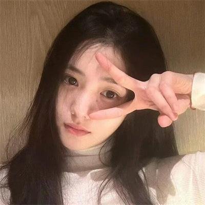 有色彩的女子